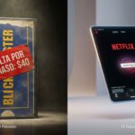 Uma montagem em tela dividida comparando eras do consumo de mídia. À esquerda, sobre um fundo escuro e intitulada "The Past" (O Passado), vê-se uma fita VHS estilo Blockbuster em pé, empoeirada e gasta, com uma etiqueta vermelha agressiva colada na frente onde se lê "LATE FEE: $40" (Multa por Atraso: $40). À direita, sobre um fundo claro e intitulada "The Future" (O Futuro), um tablet moderno flutua no ar, exibindo uma interface limpa da Netflix com um botão "Watch Now" (Assistir Agora) brilhando na tela.